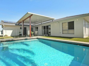 Palm 95 - Modern Four Bedroom Home with Pool, Mooloolaba